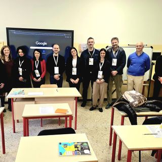 Studenti a lezione con gli imprenditori varesini. «All’inizio non pensate solo allo stipendio, viaggiate per crescere»