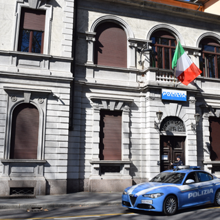 Minaccia e taglieggia il personale di un bar nel centro di Busto: arrestato un giovane. Per lui anche il &quot;Daspo Willy&quot;