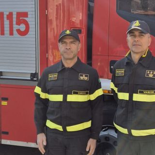 Il primo dirigente Bernabei con il comandante provinciale dei vigili del fuoco, generale Mario Abate Il primo dirigente Bernabei con il comandante provinciale dei vigili del fuoco, generale Mario Abate