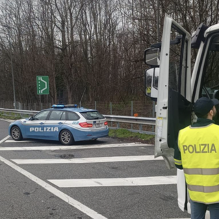 Verbania, autista di autobus in partenza per gita scolastica trovato positivo all'alcoltest