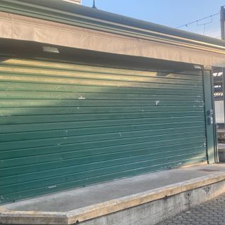 La foto della postazione chiusa sulla prima banchina della stazione di Saronno