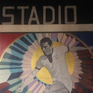 Il murales dedicato a Gigi Riva allo stadio Amsicora di Cagliari