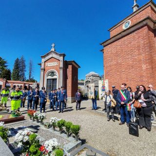Il 25 Aprile di Somma Lombardo: nella sobrietà, le rose che le madri di Plaza de Mayo diedero al papa