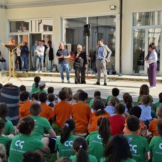 Gli assessori Albani, Colombo e Folegani salutano i bambini della primaria