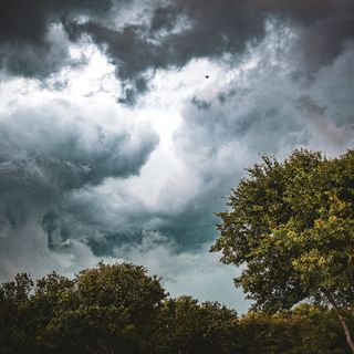 Quando migliora il tempo? Giovedì rivedremo il sole, ma resta il rischio di rovesci e temporali