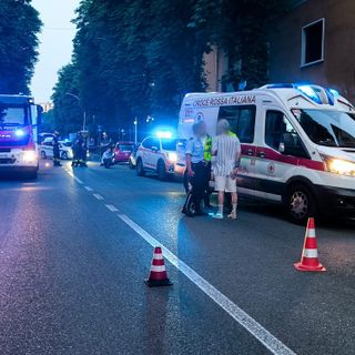 Macchina si ribalta in viale Alfieri, automobilista senza gravi conseguenze