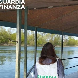 Casa galleggiante abusiva sul fiume Ticino, la Guardia di Finanza scopre mancati pagamenti per 85mila euro