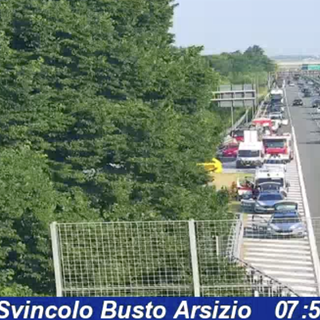 I soccorritori sul luogo dell'incidente (foto webcam Autostrade per l'Italia)