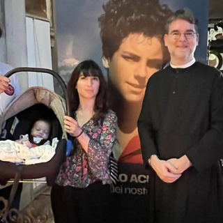 Chiede una grazia al beato Acutis in Santuario: così 9 mesi dopo nasce “contro ogni previsione medica” Matilde Carola