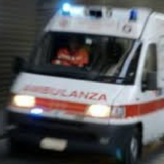 Scontro tra un'auto e una moto sulla Briantea a Malnate: giovane motociclista ferito