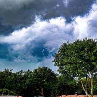"Ultimo giorno di canicola": Meteo Svizzera annuncia la svolta. Sabato primi temporali, domenica massime di 27 gradi