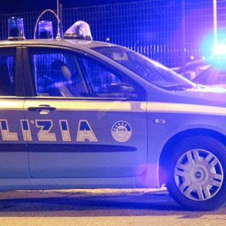 Rissa a colpi di pugni e lanci di bottiglie: tre giovani denunciati dalla polizia