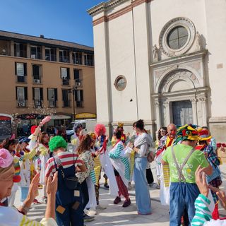 Il centro di Busto si colora con la "Giornata del Naso Rosso"