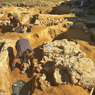 Nuove importanti scoperte al parco archeologico di Castelseprio: rinvenuta un'iscrizione funeraria romana