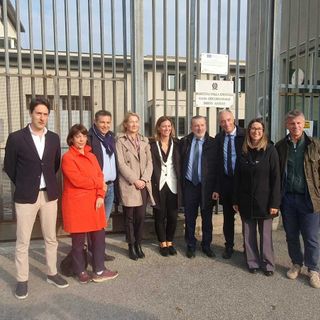 La commissione regionale in visita al carcere di Busto: «Sovraffollamento, ma tanti detenuti lavorano»