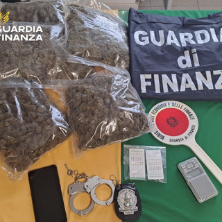 Oltre un chilo di marijuana nascosto in casa: arrestato dalla Guardia di Finanza di Varese