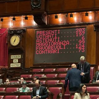 La storica votazione di questa sera alla Camera che approva l'emendamento a favore dell'agricoltura prealpina e pedemontana e, sotto, il deputato Stefano Candiani con la norma che, ora, è legge