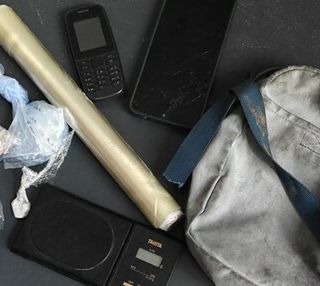 Il materiale sequestrato dalla polizia di Stato di Busto Arsizio