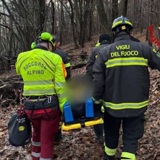 I soccorsi al ciclista caduto nei boschi di Vergiate