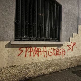 Scritta contro Meloni a Busto, una “pennellata” di vernice sulle minacce