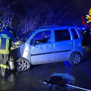 FOTO. Cunardo, incidente sulla provinciale: quattro giovanissimi soccorsi