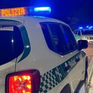 Giravano su un'auto sospetta con tremila euro in contanti: due stranieri irregolari fermati dalla polizia locale di Arcisate