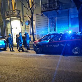 Carabinieri e Polizia in viale Lombardia