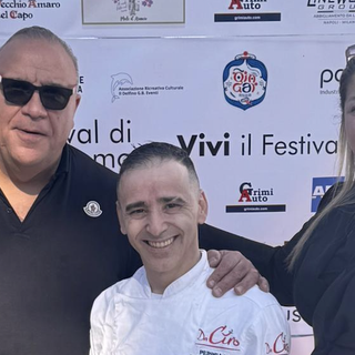 Giuseppe Frau (in arte Peppe Lab) tra Ciro Marino e la moglie di Ciro, Antonella Corradin