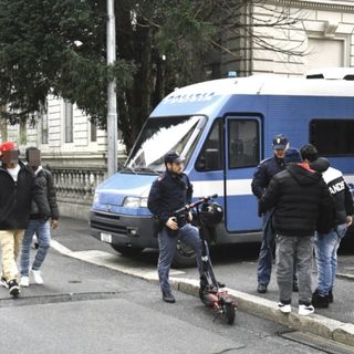 Uffici mobili di Polizia e Carabinieri nelle vie del centro di Varese