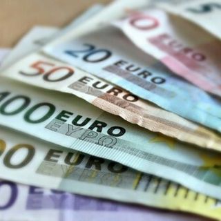 Bonifici fermi per Pasqua: stop dal 2 al 6 aprile, ecco cosa succede ai pagamenti