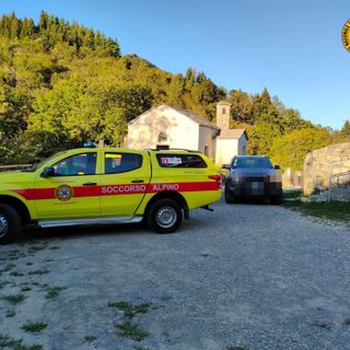 Porto Valtravaglia, cade nel bosco mentre cerca funghi. Interviene il Soccorso Alpino