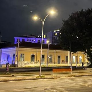 Senza tetto trovato morto in stazione. Forse è stato ucciso dal gelo