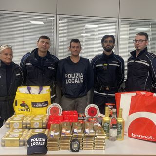 Arcisate, maxi furto di cioccolato al supermercato. Scoperti e denunciati dalla polizia locale