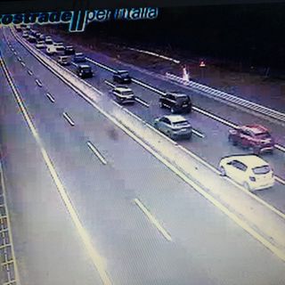 Tragico incidente sull'autostrada a Vergiate: due anziani perdono la vita dopo essersi ribaltati con l'auto