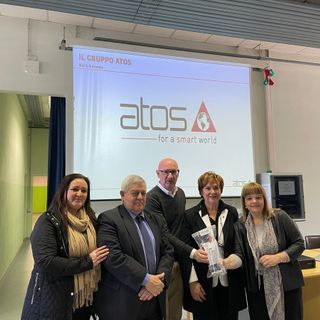 Atos e l’Istituto “Carlo Alberto Dalla Chiesa” di Sesto Calende insieme con l’iniziativa “for a SMART world”: 1.750 borracce distribuite a studenti e personale