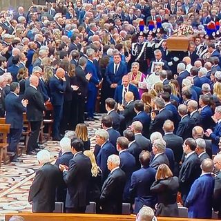 Le immagini dei funerali in Duomo di Silvio Berlusconi (foto dallo speciale Tg5)