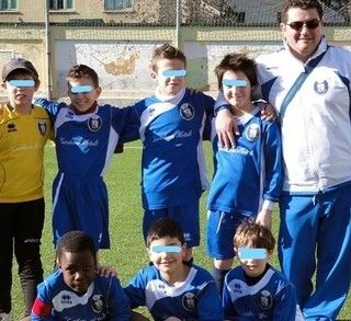 La squadra dei Pulcini del Baveno di Willy Gnonto allenata da Damiano Antonini (foto dalla pagina Facebook del Baveno Calcio)
