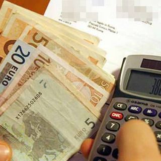 Cosa fare concretamente per affrontare il caro bollette? I consigli per risparmiare energia: «Spegnere i led può valere 15 euro al mese»
