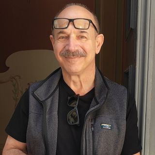 Convegno sull'immunologia a Varese: Bruce Beutler ispira i giovani scienziati con il suo messaggio di dedizione