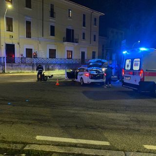 FOTO. Scontro tra un'auto e una moto a Busto, feriti un 16enne e un 18enne
