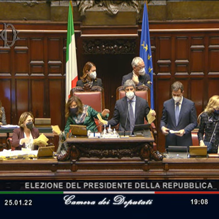 Quirinale, anche la seconda votazione va in bianco. Aumentano i voti "di bandiera" per Bossi e Giorgetti