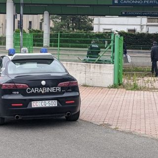 Vandalismi sul treno Saronno-Laveno, convoglio costretto a fermarsi a Malnate