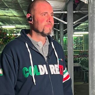 Carlo Cremona durante il collegamento in diretta da Venegono Inferiore