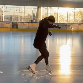 VIDEO. L'emozionante danza di Carolina Kostner all'Acinque Ice Arena: «Come un'artista davanti a una tela bianca» VIDEO. L'emozionante danza di Carolina Kostner all'Acinque Ice Arena: «Come un'artista davanti a una tela bianca»