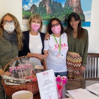 Le organizzatrici della Camminata in rosa di Cavaria con Premezzo