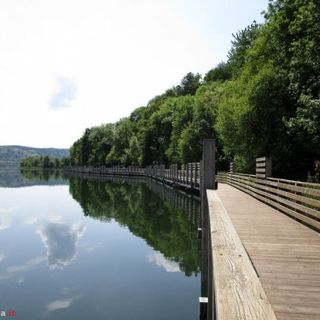 La Camminata della solidarietà intorno al Lago di Comabbio per Il Faro