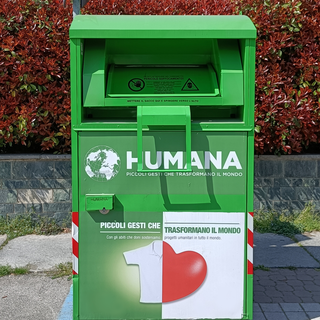 Raccolta abiti usati: risultati importanti e restyle dei contenitori a Somma Lombardo