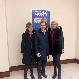 Emanuele Monti con le rappresentanti di Agesc