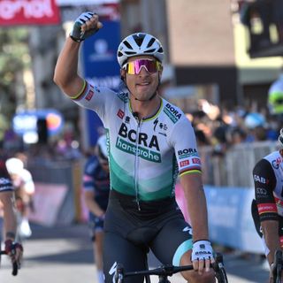 Peter Sagan imperiale sul traguardo di Foligno