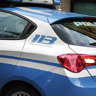 Ventenne dipendente da eroina e crack obbligava la madre a portarlo nei boschi della droga: arrestato
